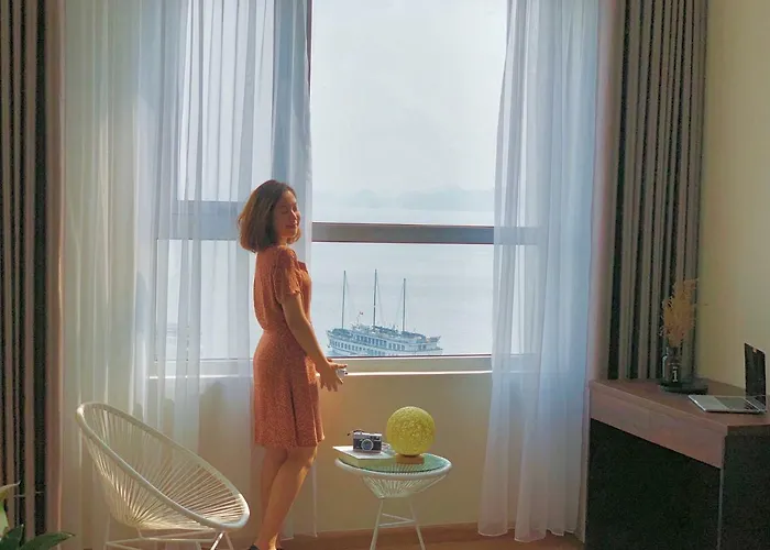 Căn hộ Bunhomestay Spacious 4 Bedroom City&sea View 1 Min Walk To Sea Hạ Long