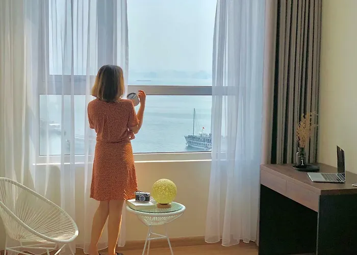 Bunhomestay Spacious 4 Bedroom City&sea View 1 Min Walk To Sea * Hạ Long